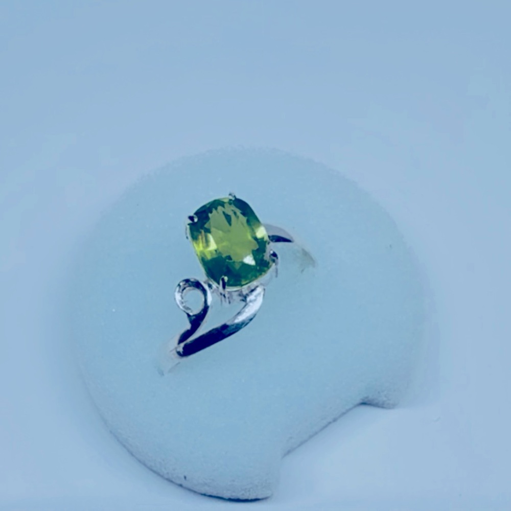 Handmade Natural Beautiful Peridot Gemstone 925 Silver Ring